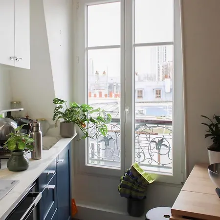 Charming 28m Under The Parisian Roof Apartment